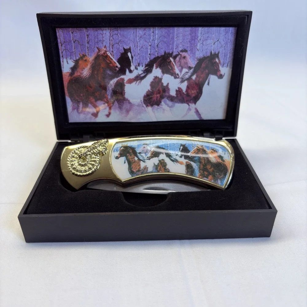 Horse And Horses Graphic Gold Tone Display Lock Knife Drop Point S2-461